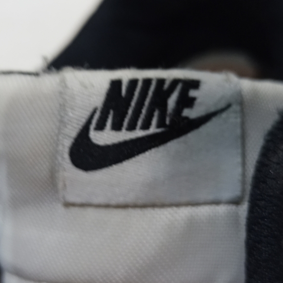 Nike shoes - Picture 2 of 6